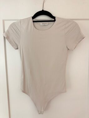 Aritzia Babaton Cream Short-Sleeve Bodysuit